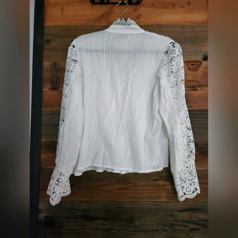White Victorian Lace Button-Up Blouse With Beautiful Pearl Like Buttons XL - Picture 2 of 2